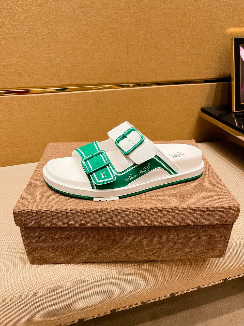 Men's shoes 💰 380 💰 New model on the market 🔥 [LV 🔥 Slippers] High-end 1:1 mold customization of first-layer cowhide, original upgraded version of the outsole, lighter and non-slip. The market's top quality, fashionable and trendy, versatile and popular, simple yet tasteful, a must-have for fashionistas, exuding a fashionable and casual atmosphere, fashion is at your feet, full of confidence, the same style at the counter 👍The season of spring and summer slippers is here, they are super beautiful to wear, 38-44, multiple colors available🔥